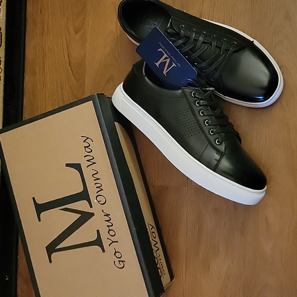 Merryland men's black lace up shoes white soles padded insole Size 8 New W/tags…